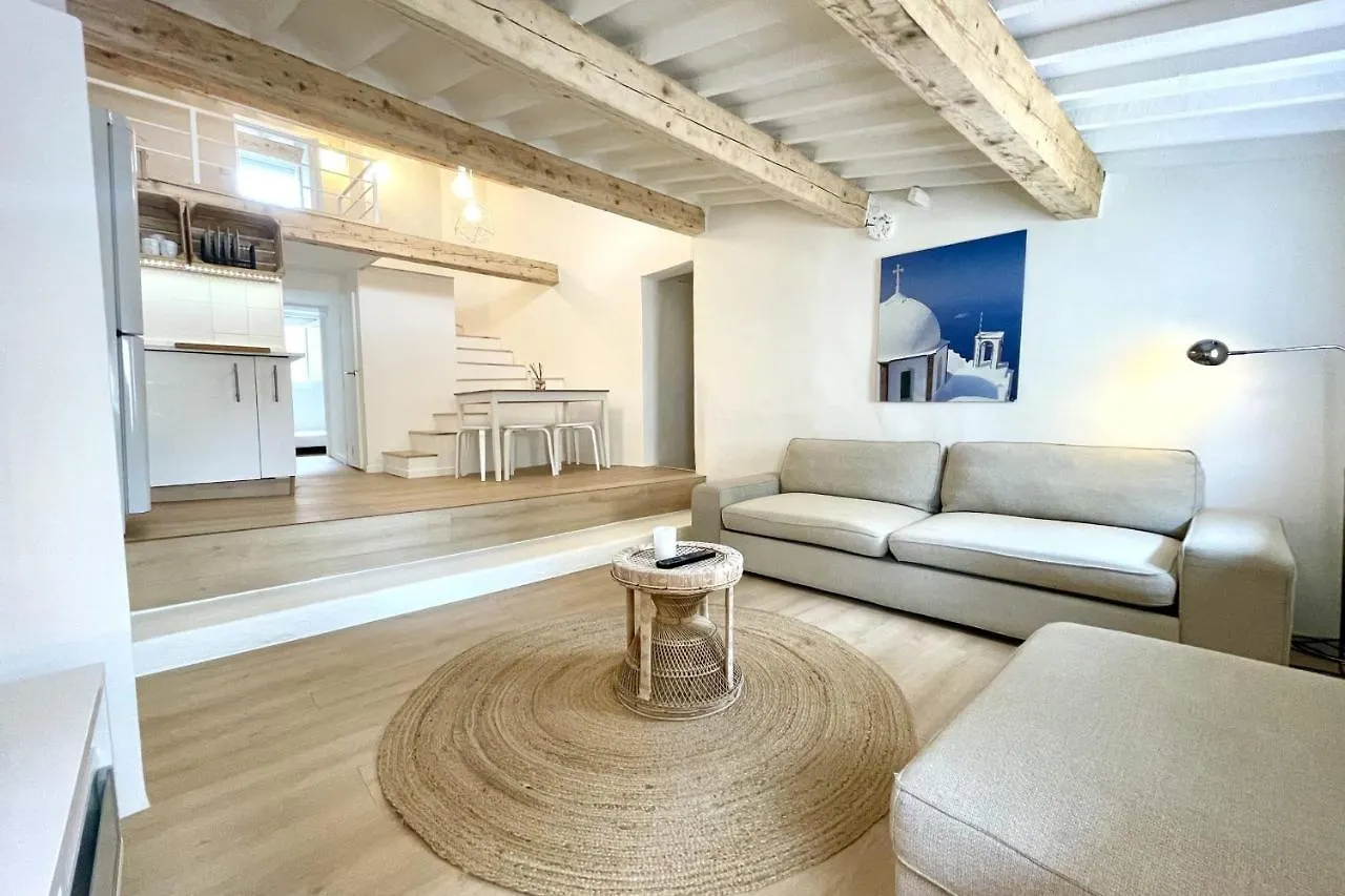 Beautiful Duplex Apt In The City Center Aix-en-Provence Apartamento